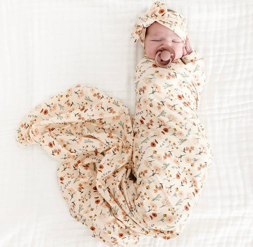 Lou Lou swaddle Rachel