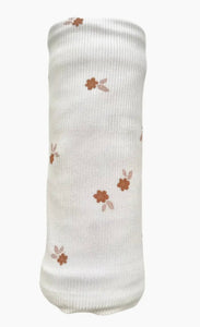 Bamboo stretch swaddle fleur