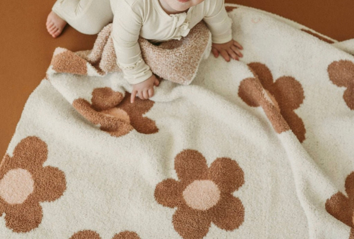 Daisy plush baby blanket