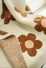 Load image into Gallery viewer, Daisy plush baby blanket