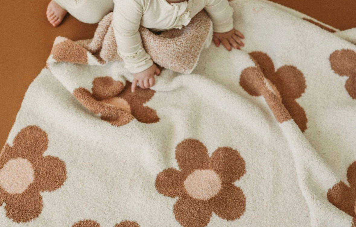 Daisy plush baby blanket